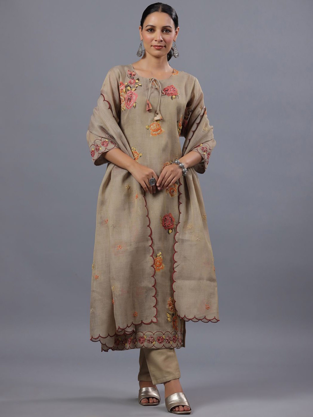 

Amchoor Floral Printed Sequinned Tissue Straight Kurta With Trousers & Dupatta, Beige