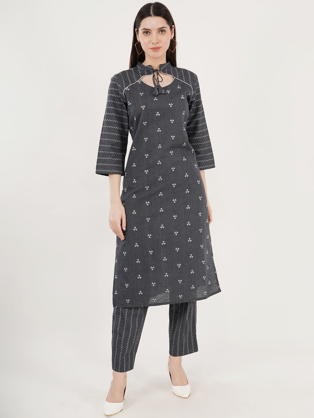 

Sonnesta Floral Printed Straight Kurta with Trousers, Grey