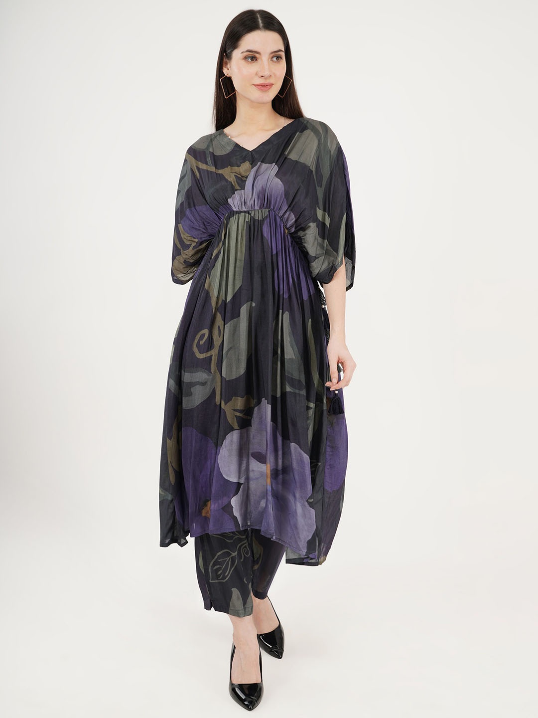 

Sonnesta Floral Printed Regular Beads and Stones Kurta with Trousers, Purple