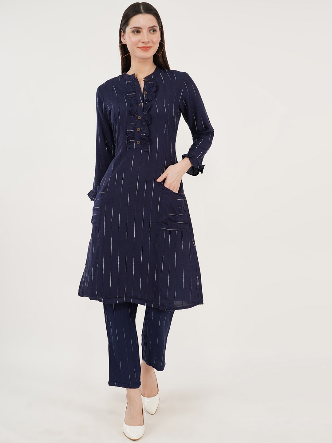 

Sonnesta Striped Mandarin Collar Straight Kurta with Trousers, Navy blue