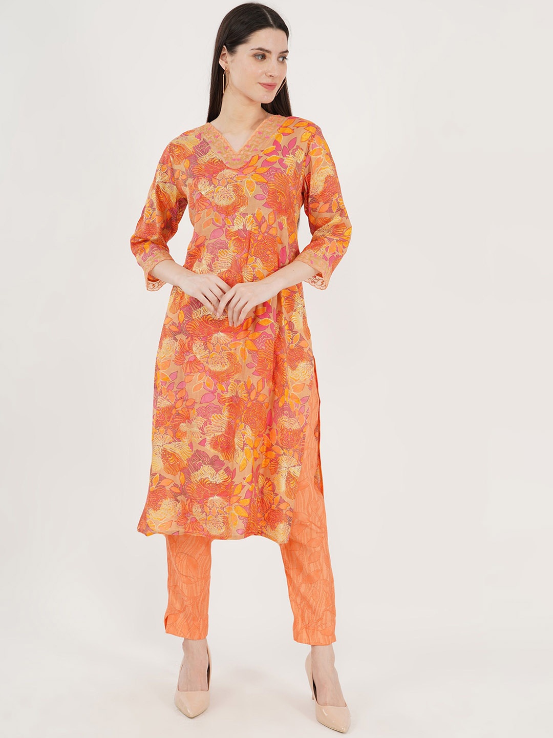 

Sonnesta Floral Printed Straight Kurta with Trousers, Orange