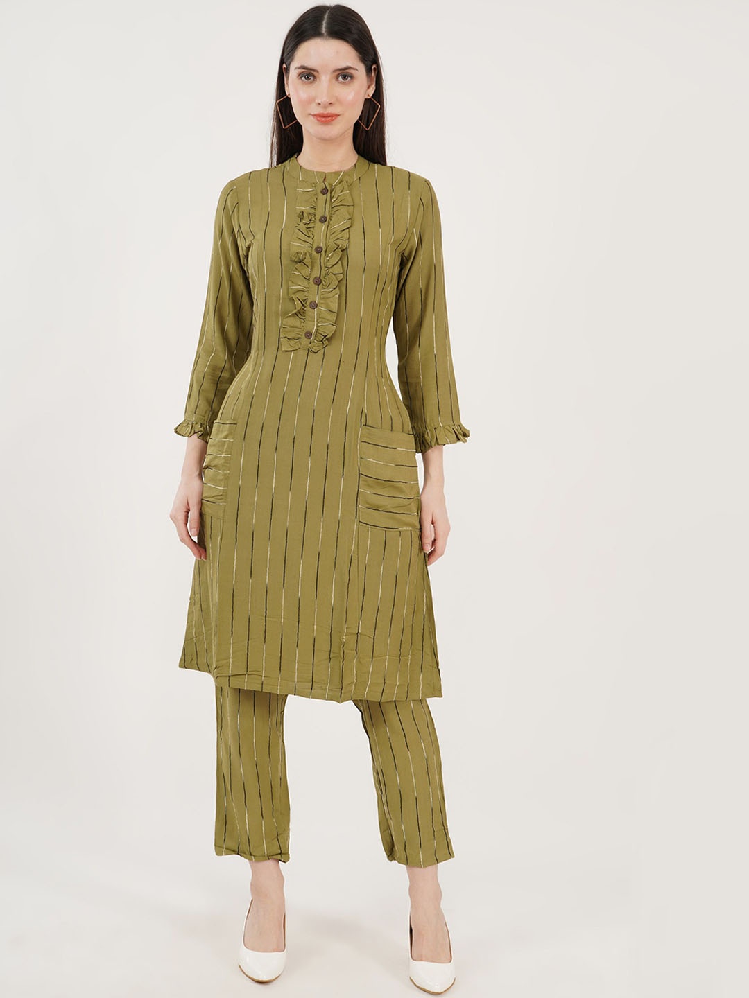 

Sonnesta Striped Mandarin Collar Regular Kurta with Trousers, Green