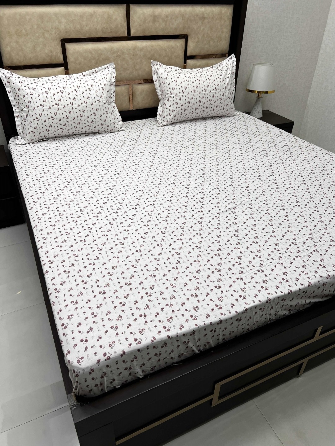 

Pure Decor Cotton King Size Fitted Double Bedsheet With 2 Pillow Covers 6 X 6.3 X 1 ft, White
