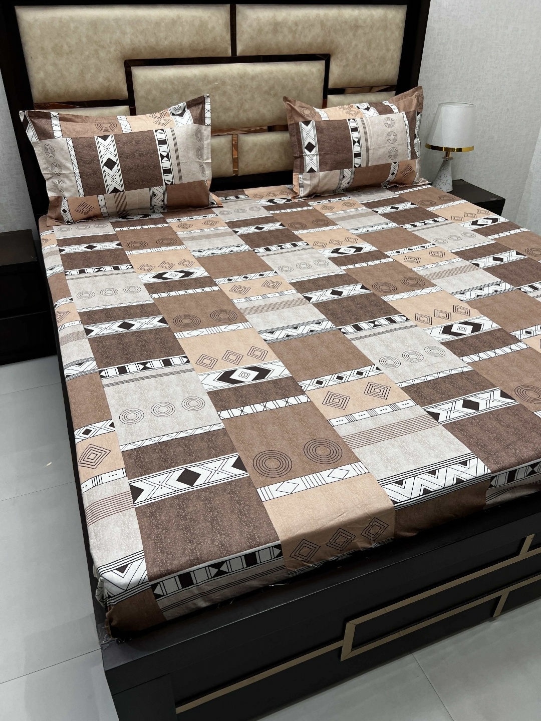 

Pure Decor Brown Printed 330 TC Fitted Pure Cotton Super King Bedsheet & 2 Pillow Covers