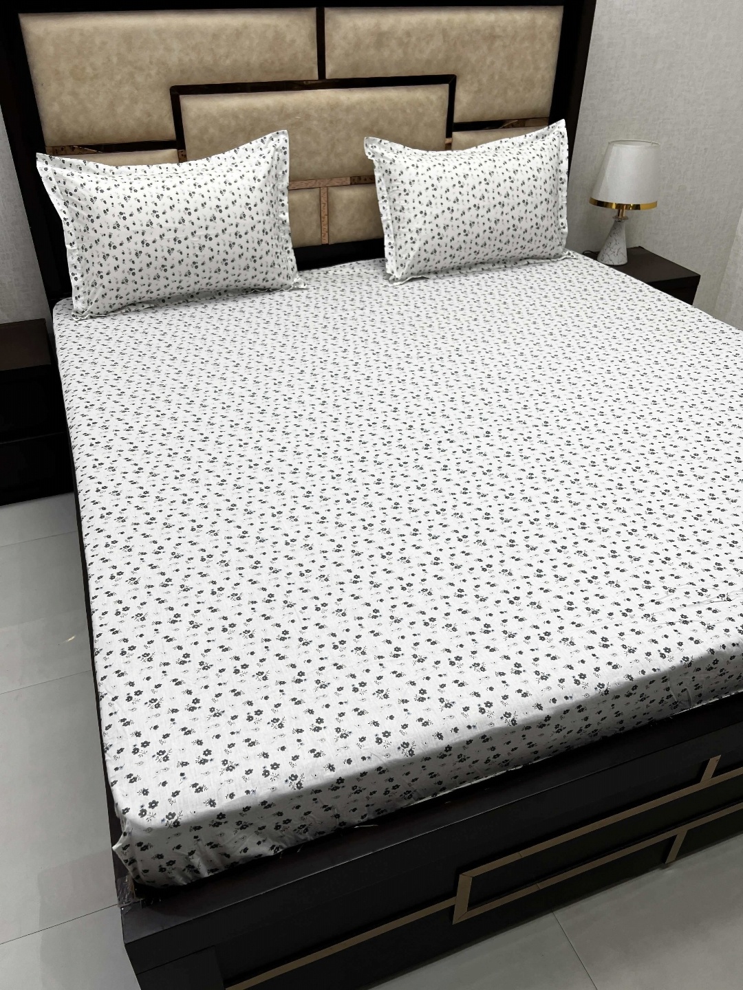 

Pure Decor Cotton King Size Fitted Double Bedsheet With 2 Pillow Covers 6 X 6.3 X 1 ft, White