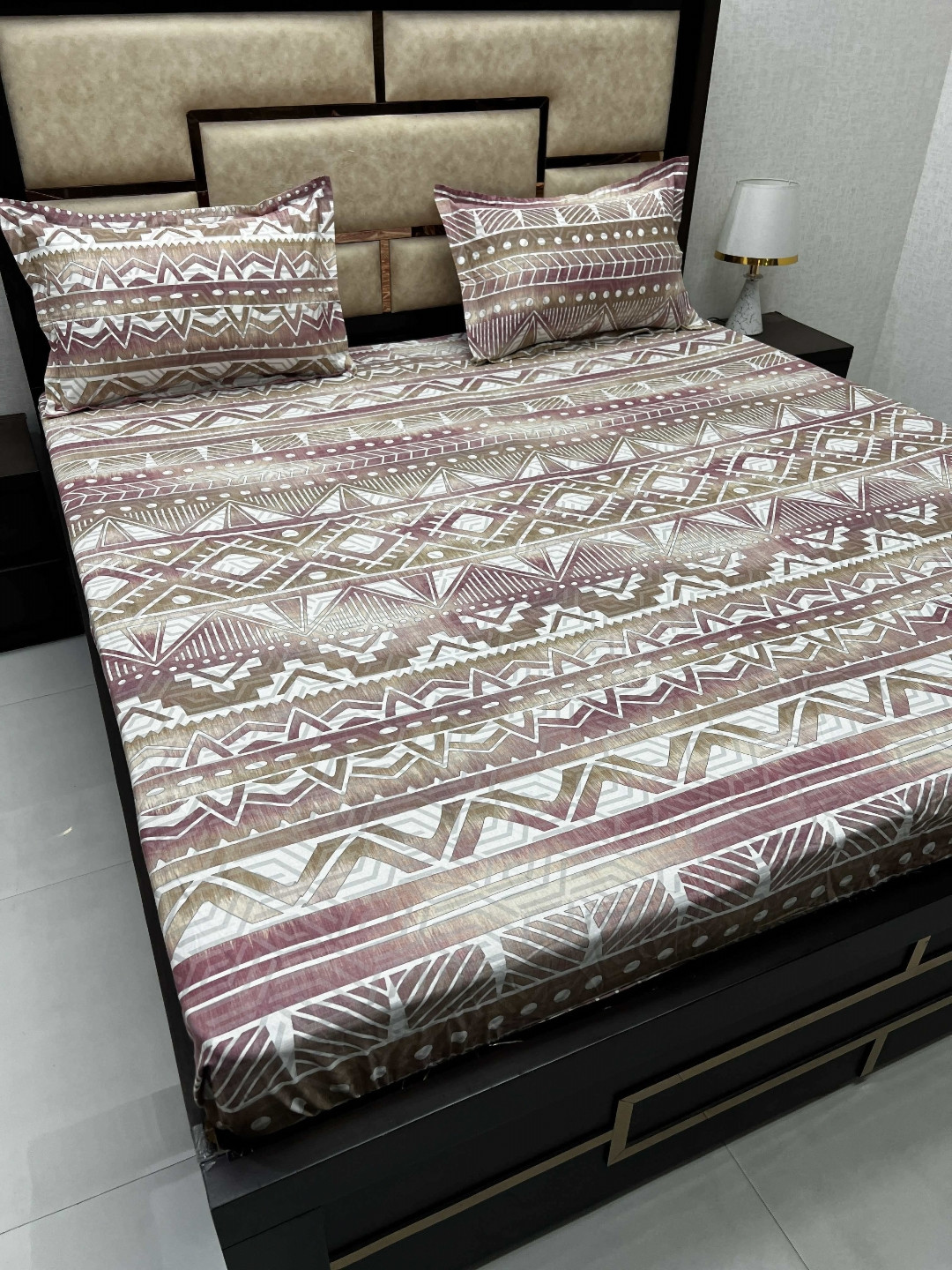 

Pure Decor Brown Printed 330 TC Fitted Pure Cotton Super King Bedsheet & 2 Pillow Covers