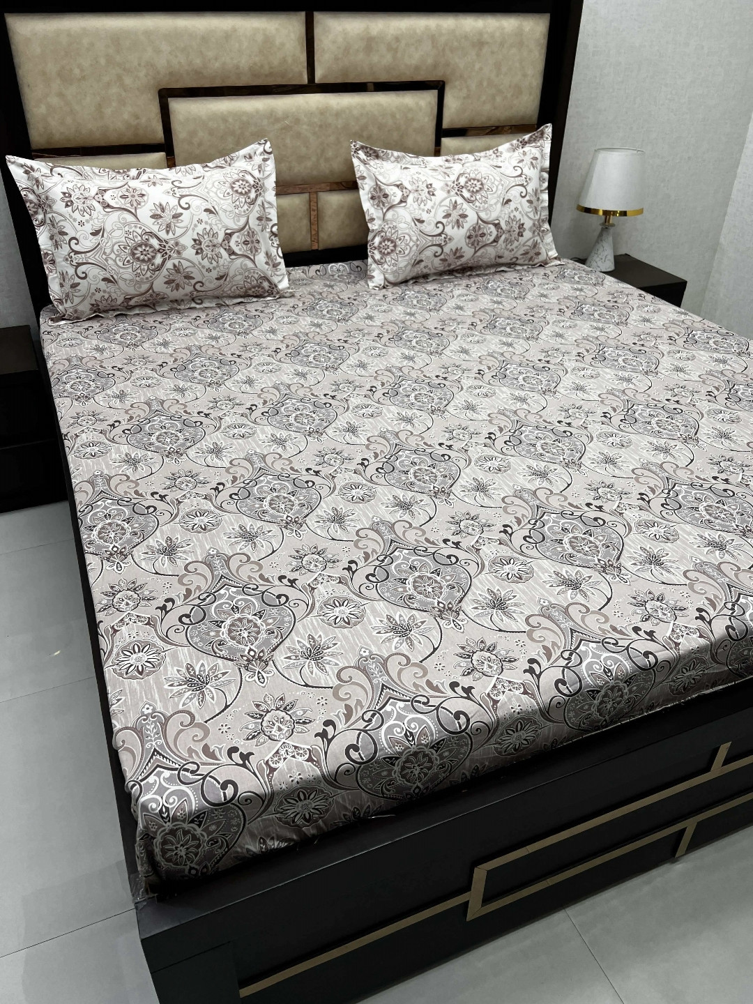 

Pure Decor Grey Printed 330 TC Fitted Pure Cotton Super King Bedsheet & 2 Pillow Covers
