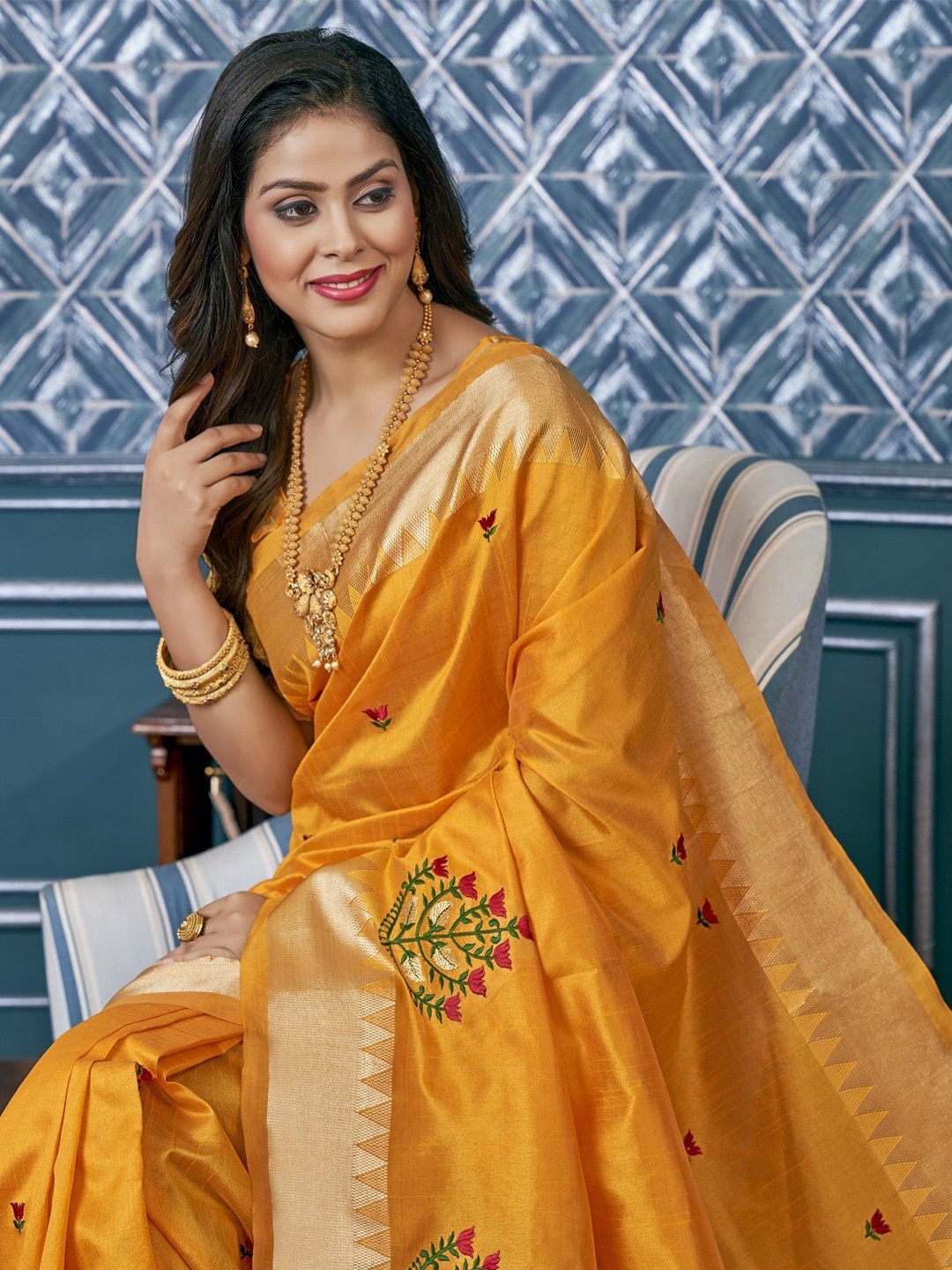 

KAVINDI Ethnic Motifs Embroidered Zari Saree, Yellow