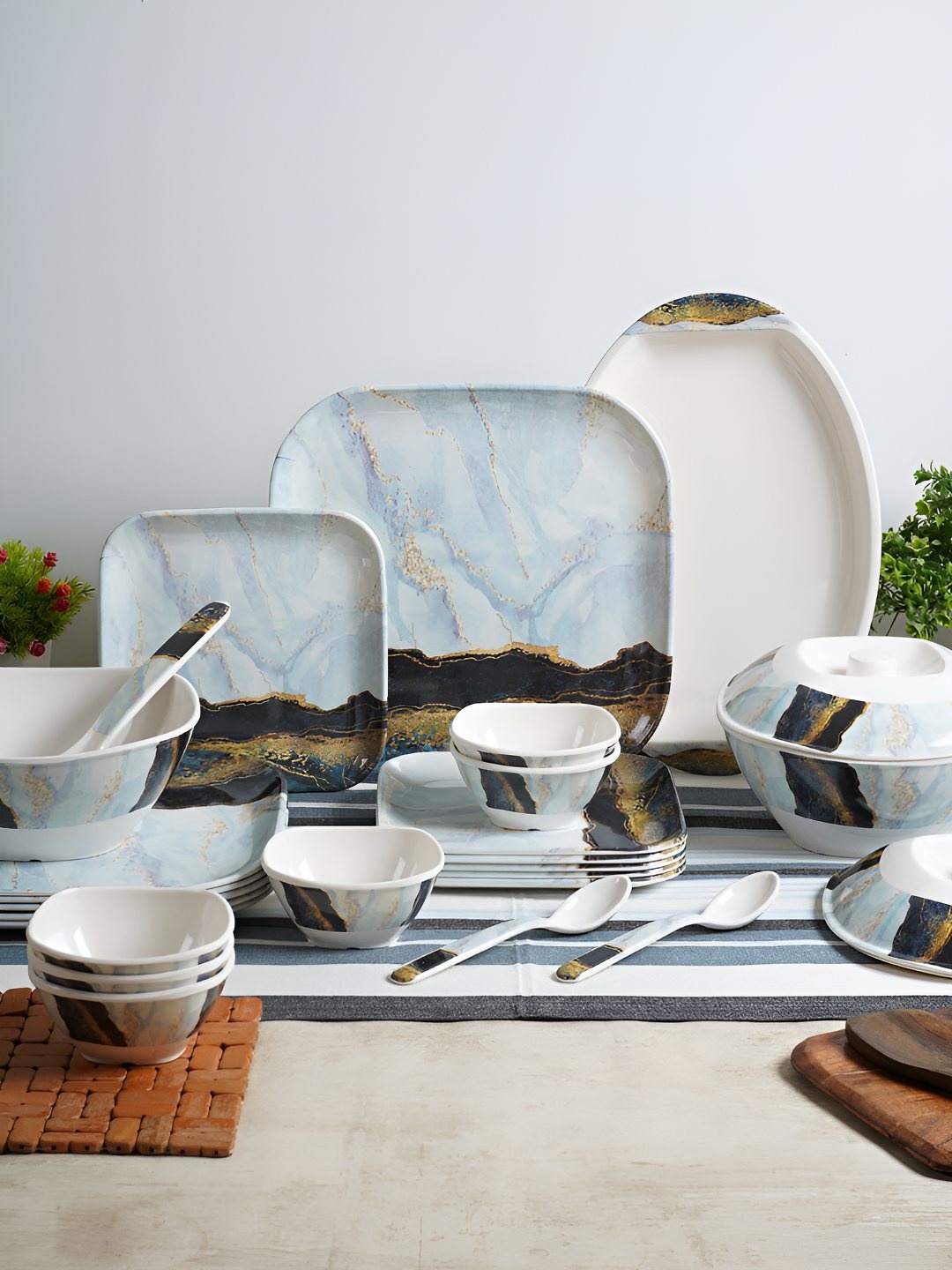 

Aura White & Blue 41 Pieces Printed Melamine Glossy Dinner Set