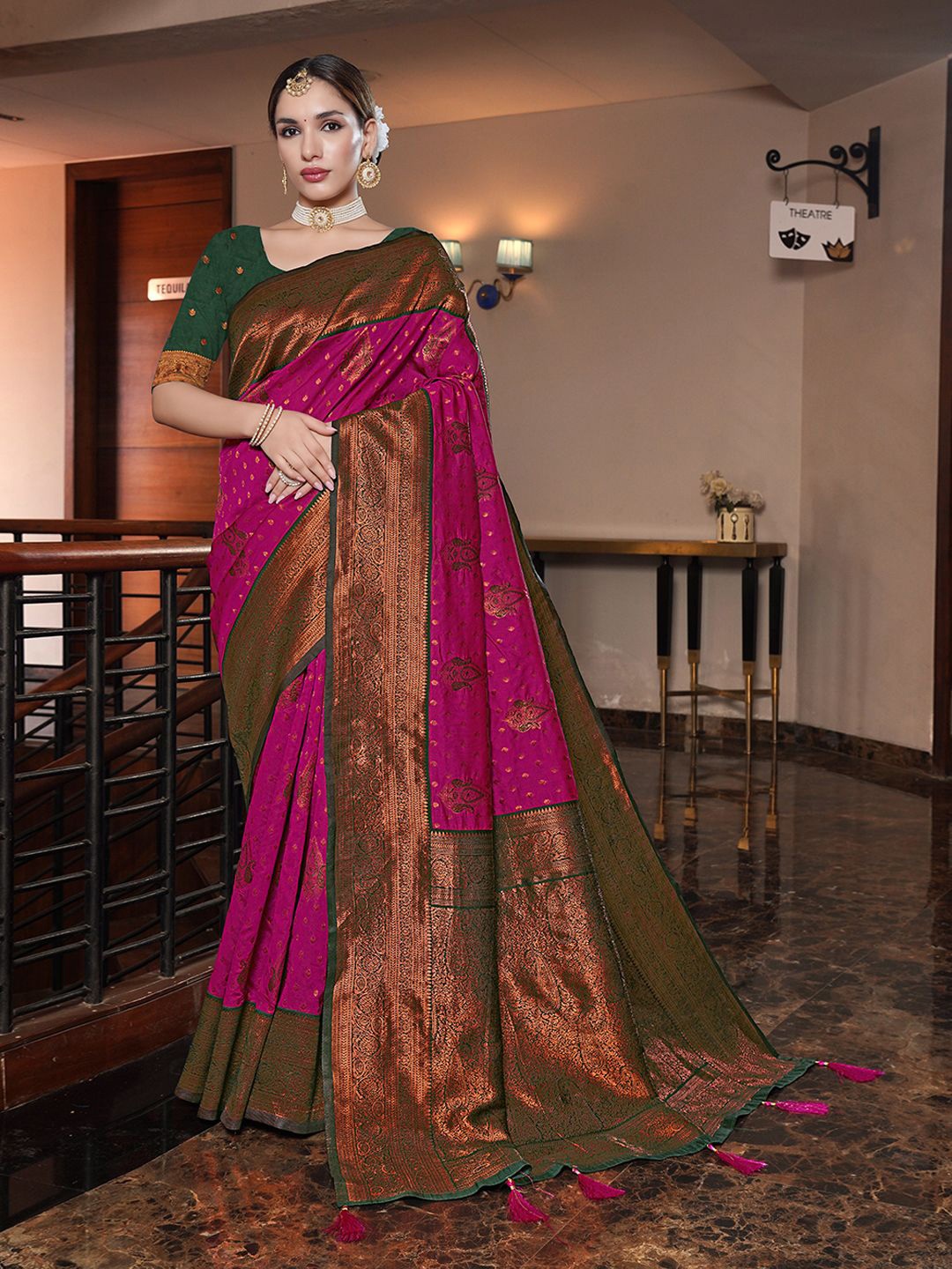 

JUST FASHION Woven Design Zari Banarasi Saree, Pink