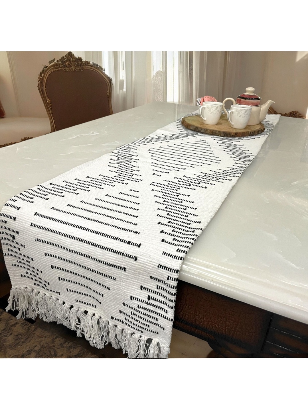

INTERIORQUOTIENT Black & White Textured Pure Cotton Table Runner