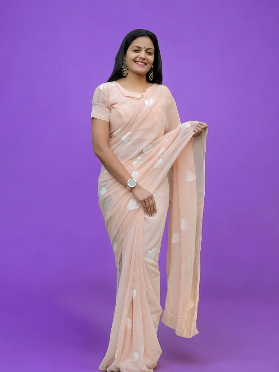 

Vastrasky Global Geometric Embroidered Saree, Beige