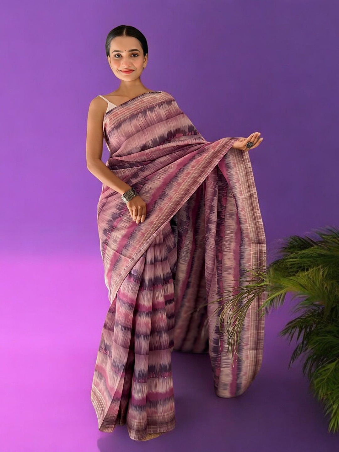 

Vastrasky Global Abstract Striped Printed Pure Cotton Saree, Peach