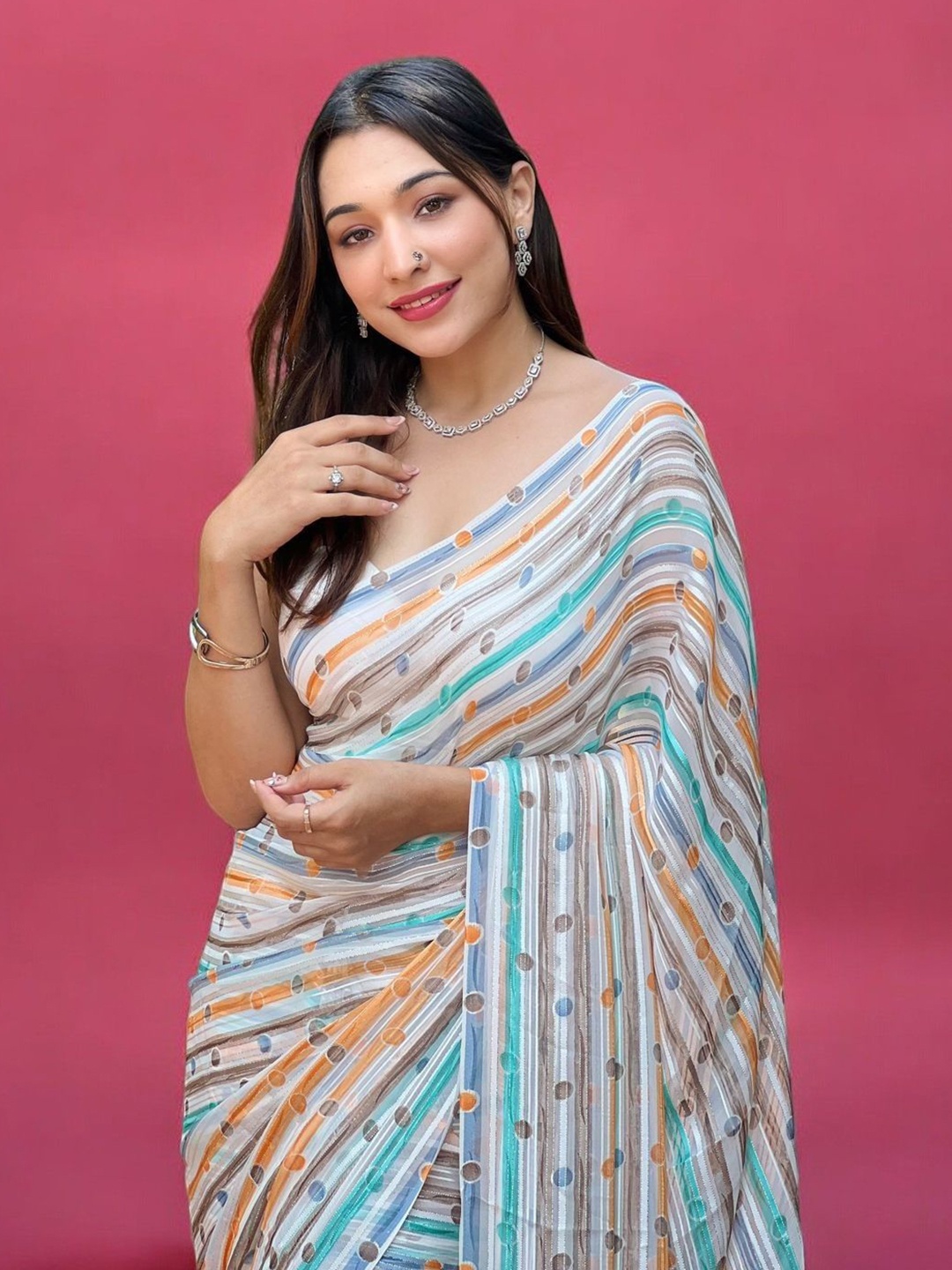 

Vastrasky Global Ethnic Motifs Printed Saree, Teal