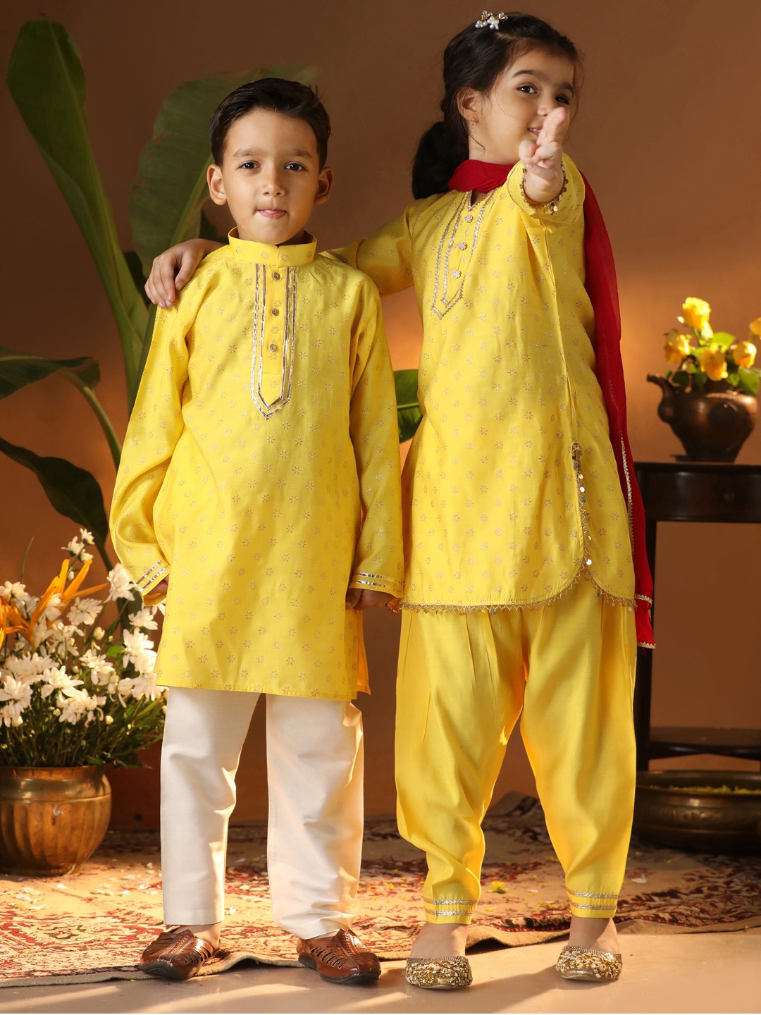 

VASTRAMAY Girls Ethnic Motifs Printed Regular Gotta Patti Kurta With Patiala & Dupatta, Yellow