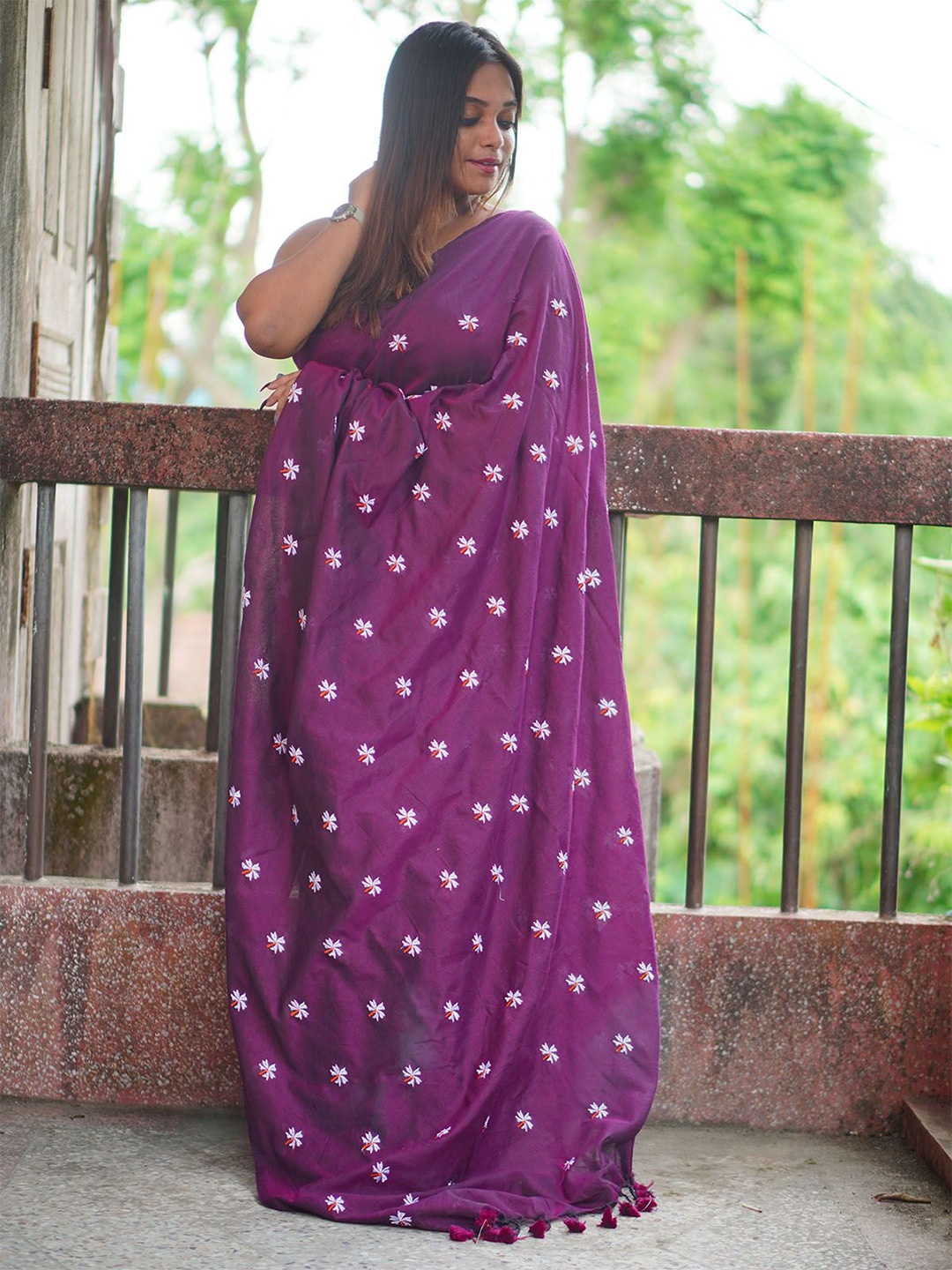 

ODETTE Floral Embroidered Saree, Purple