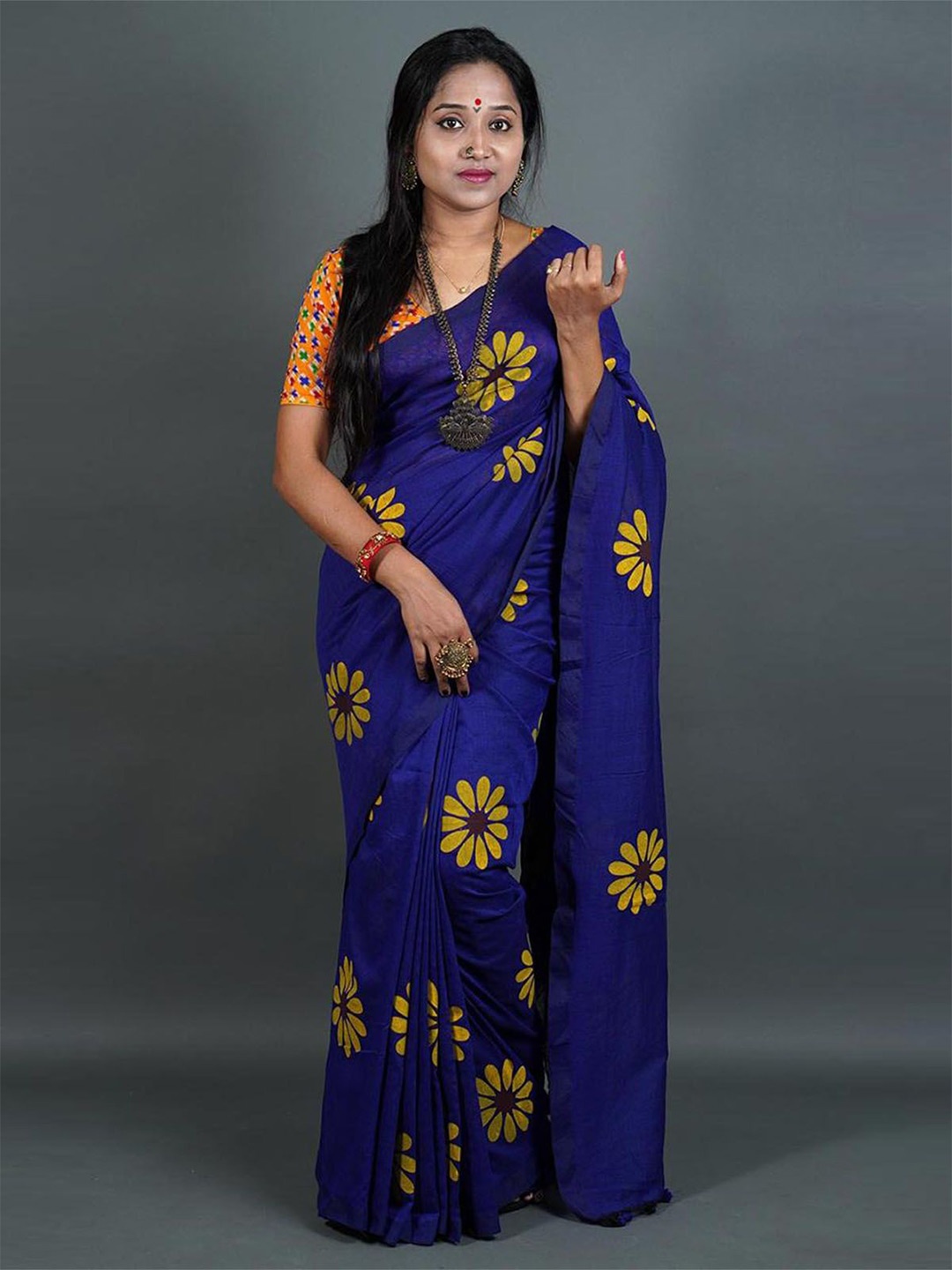 

ODETTE Floral Printed Saree, Blue