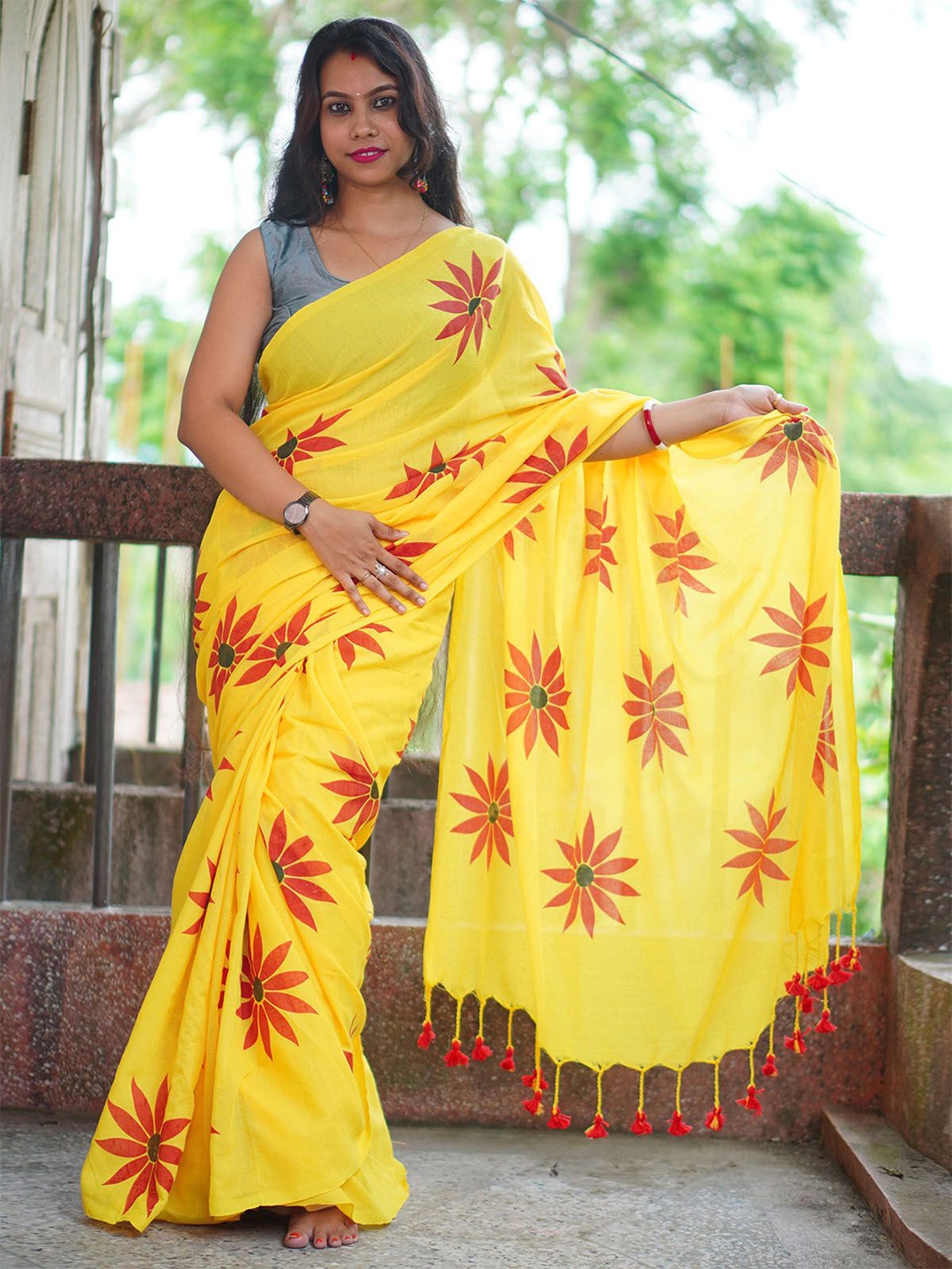 

ODETTE Floral Printed Saree, Yellow