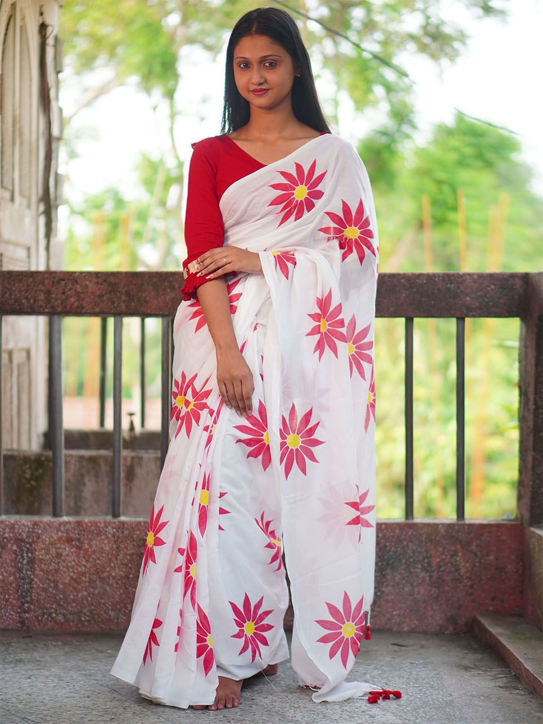 

ODETTE Floral Printed Saree, White