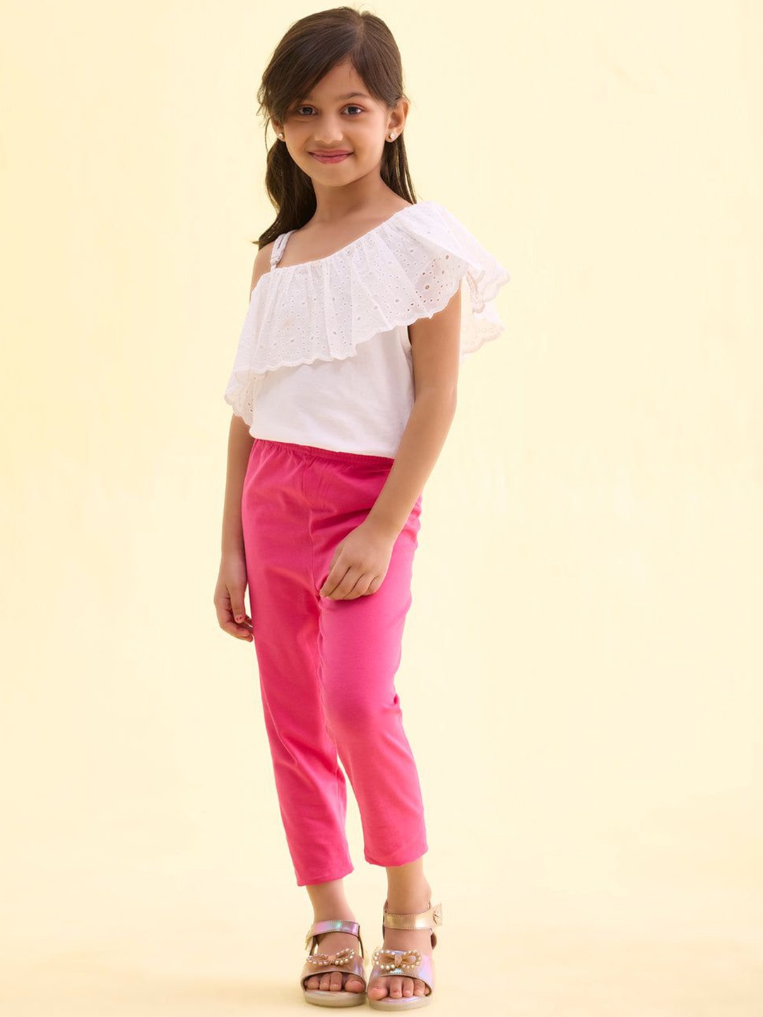 

Go Colors Girls Solid Three Fourth Length Leggings, Rose