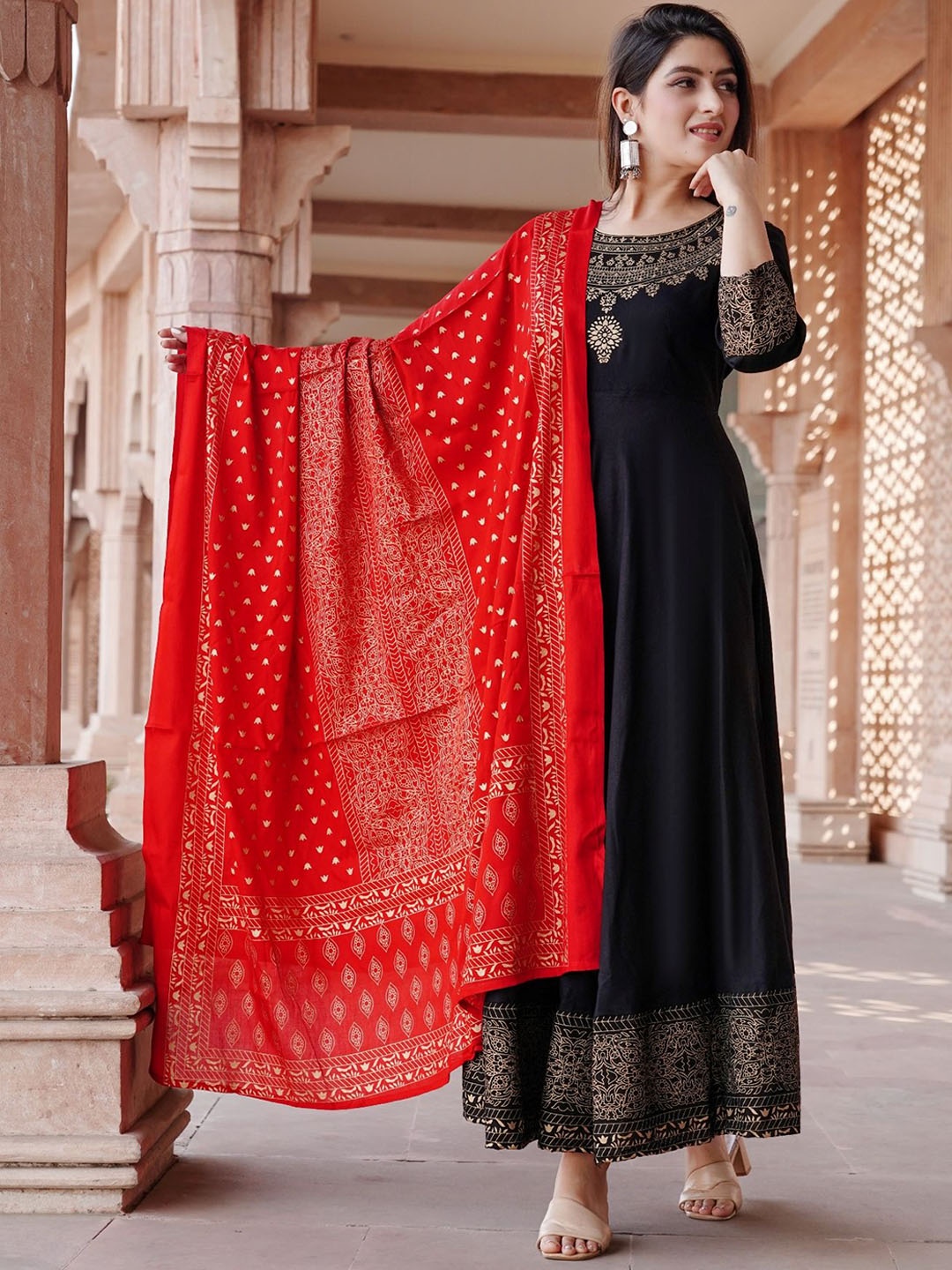 

SkyaSia Ethnic Motifs Printed A-Line Kurta with Dupatta, Black