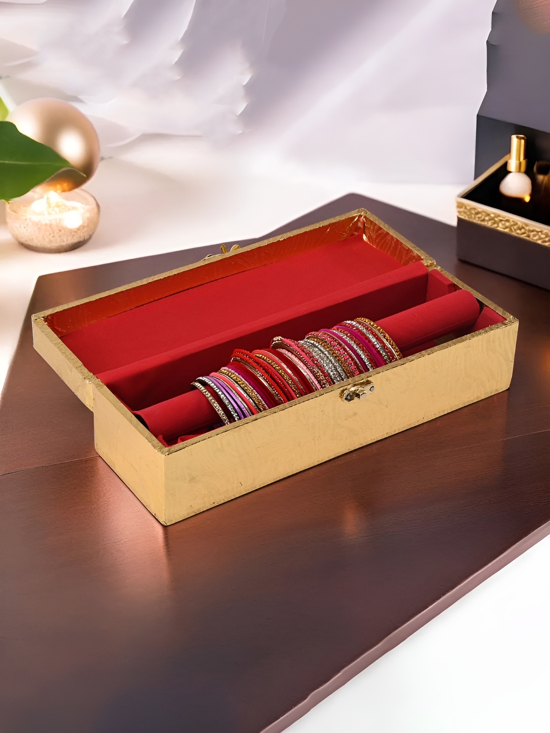 

Kuber Industries Gold Toned & Red Self Design Wooden Jewellery Organiser