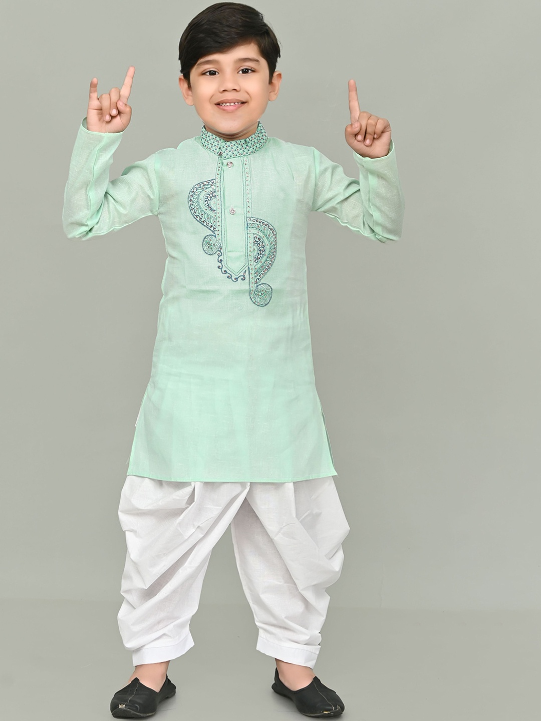 

BAESD Boys Ethnic Motifs Embroidered Straight Thread Work Cotton Kurta with Patiala, Sea green