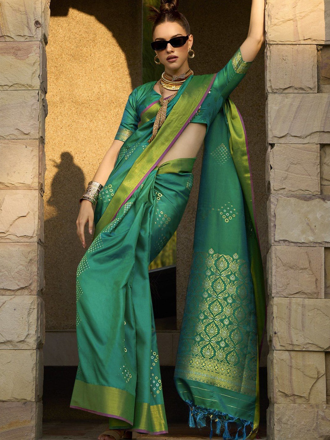 

MySilkLove Woven Designed Zari Banarasi Saree, Green