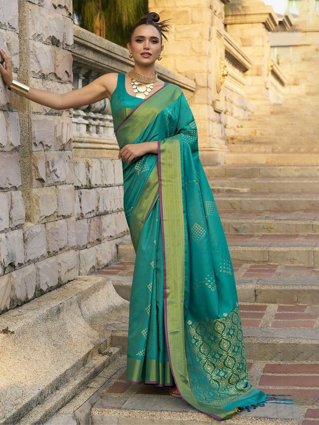 

MySilkLove Woven Designed Zari Banarasi Saree, Green