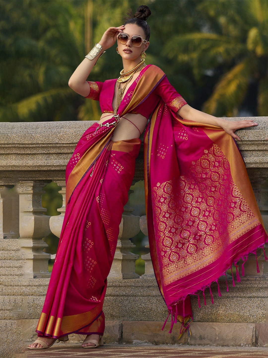 

MySilkLove Ethnic Motifs Woven Design Zari Banarasi Saree, Pink