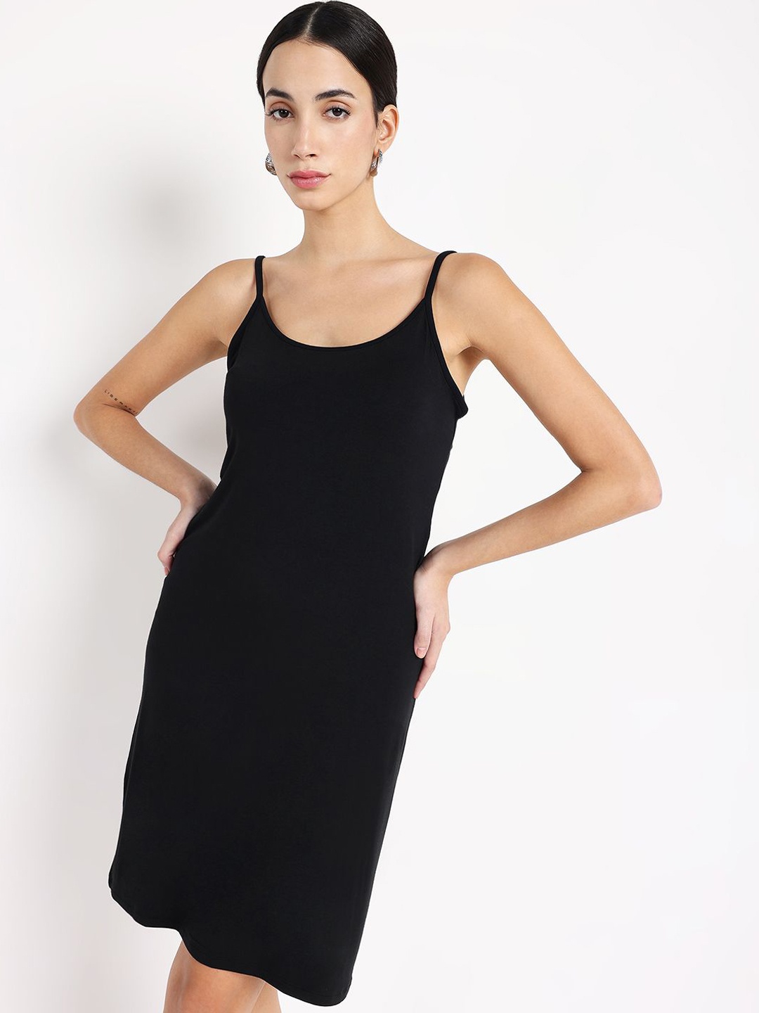 

RAREISM Round Neck Sleeveless Slips, Black