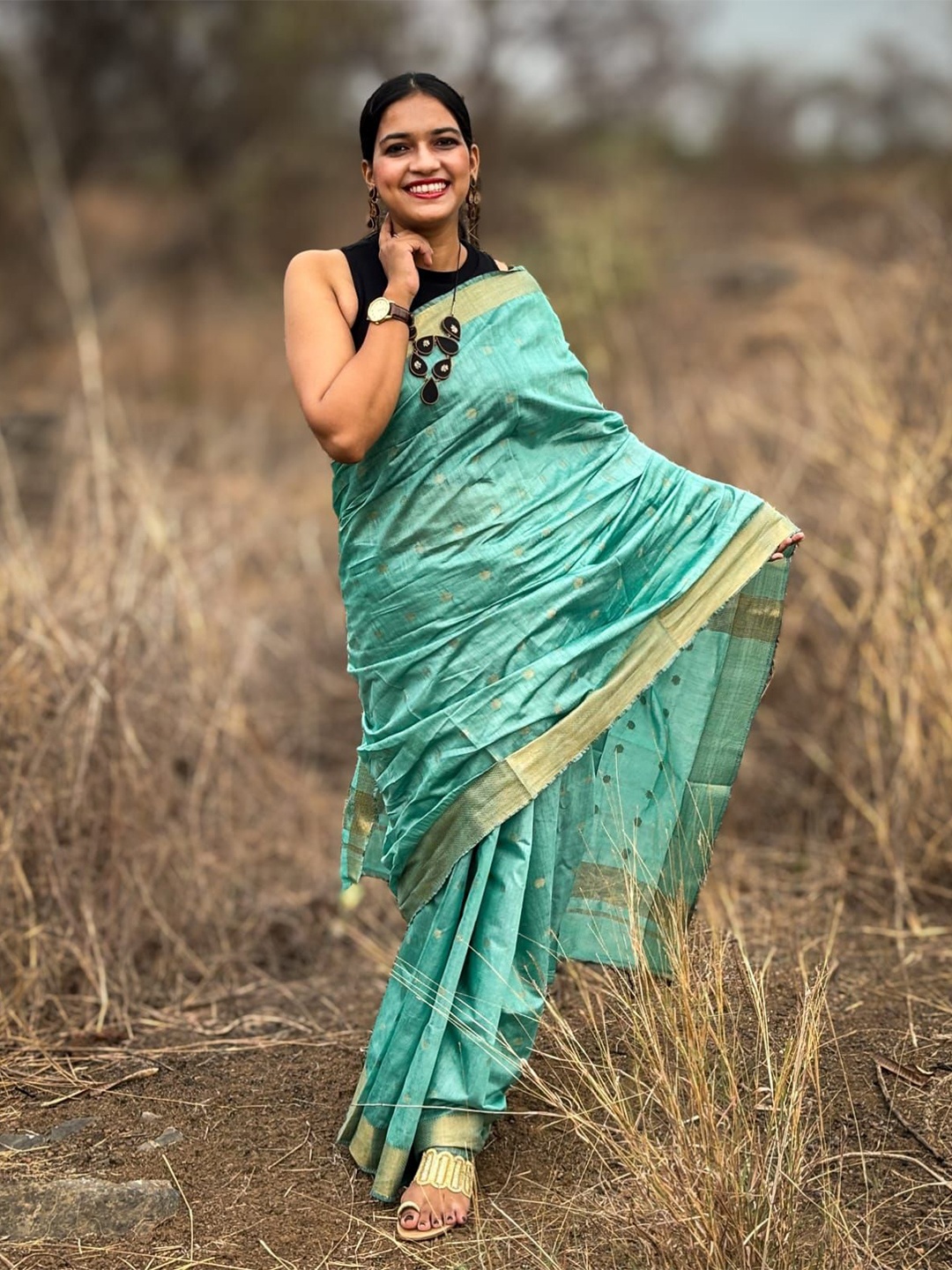 

Apaapi Threads of glory Woven Designed Zari Saree, Green