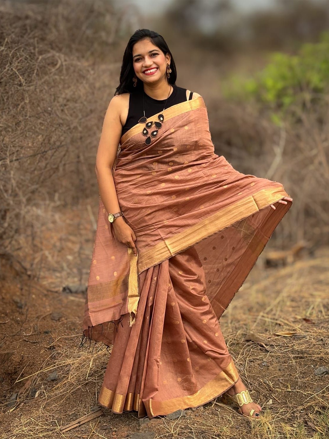 

Apaapi Threads of glory Woven Design Zari Saree, Bronze