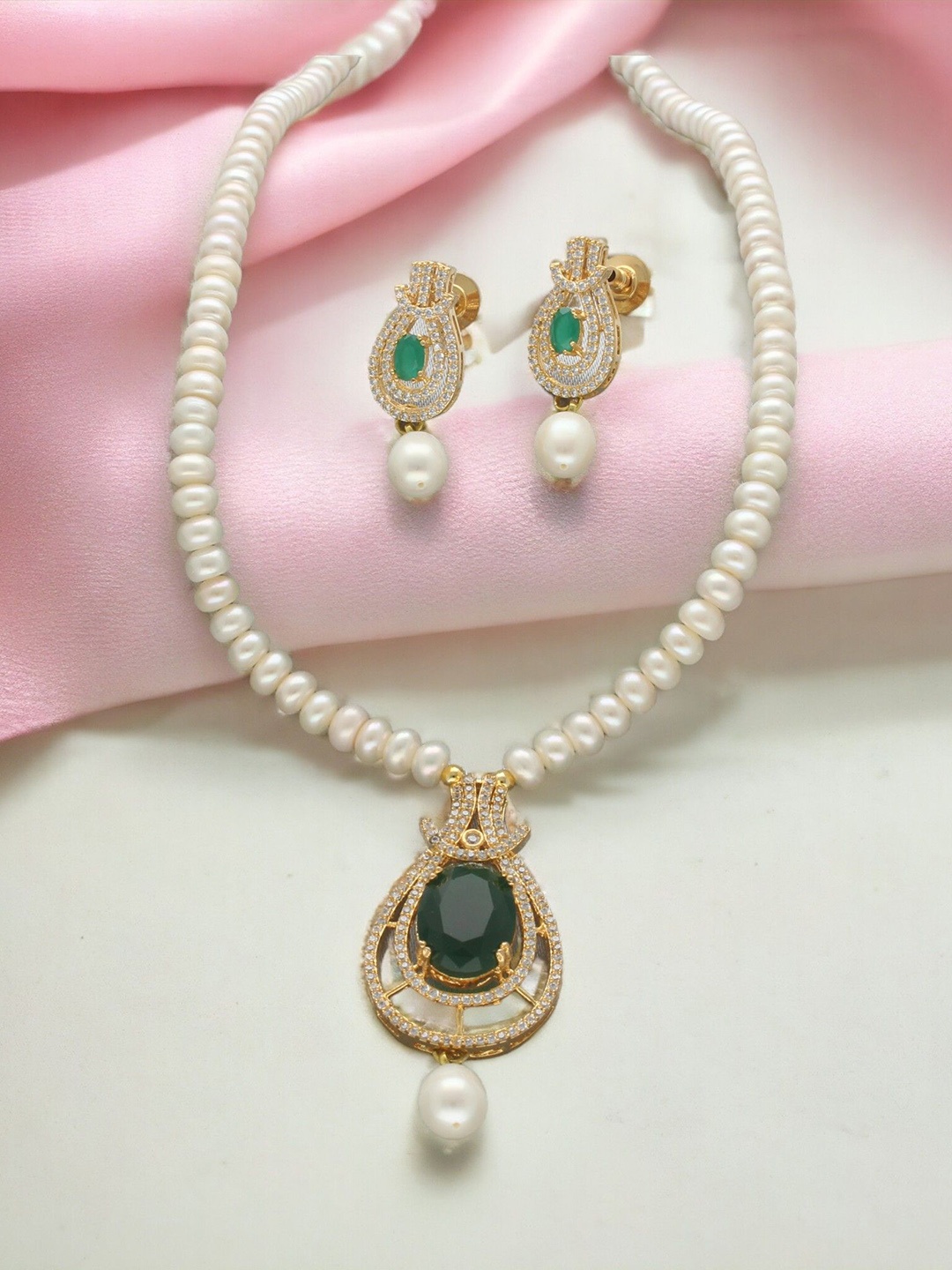 

Sri Jagdamba Pearls Dealer Gold-Plated Beaded & Stone Studded Jewellery Set