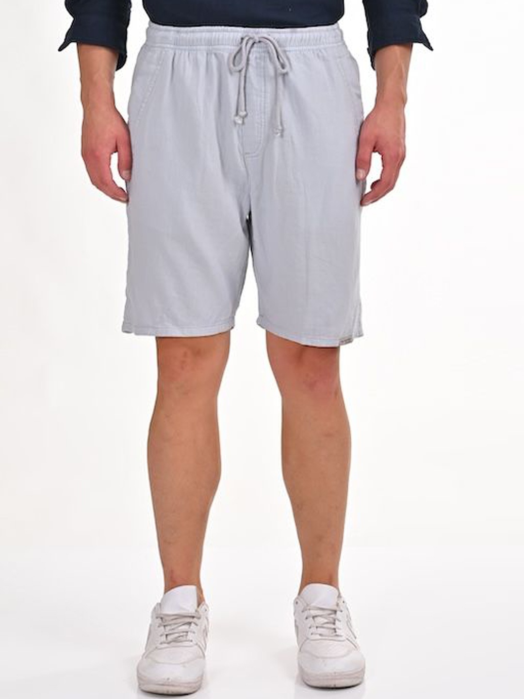 

POE Men Solid Knee Length Slim Fit Mid-Rise Shorts, Turquoise blue