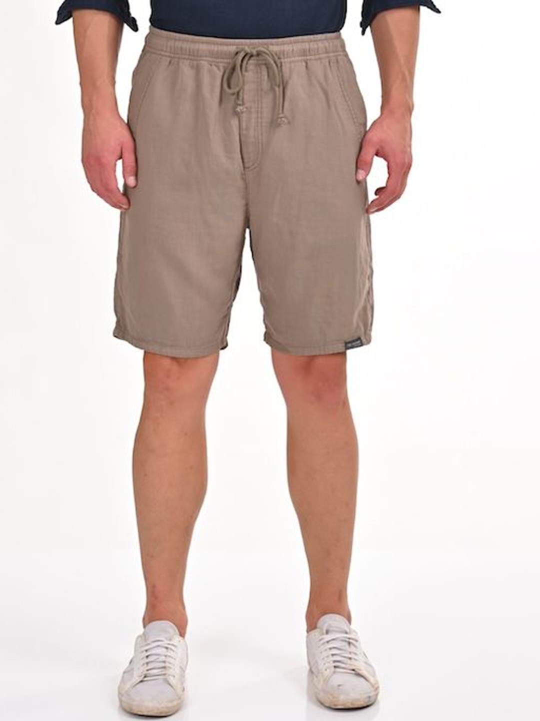 

POE Men Solid Mid Rise Knee Length Slim Fit Shorts, Taupe