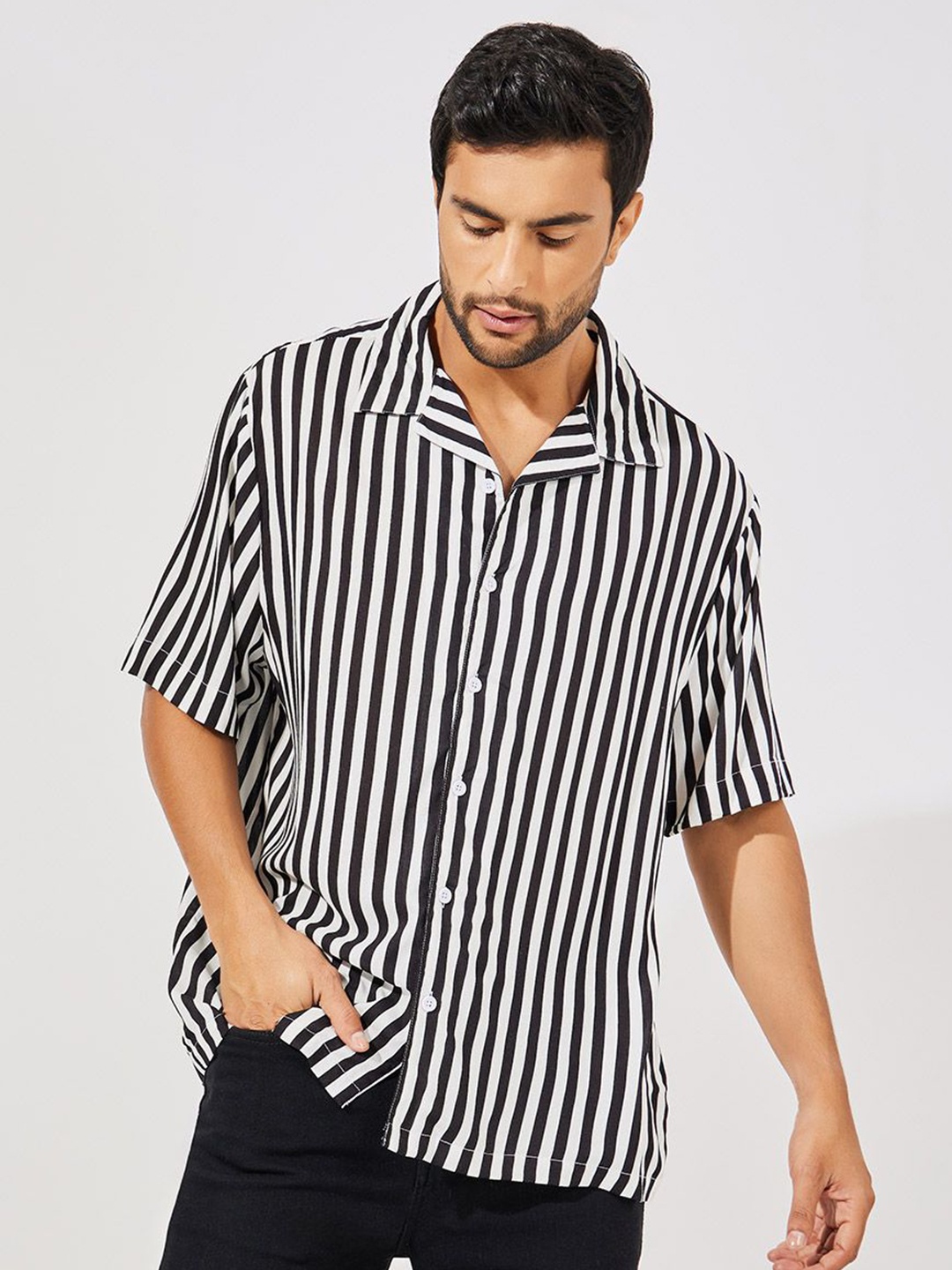 

Styli Men Bengal Stripes Monochrome Cotton Relaxed Fit Casual Shirt, Black