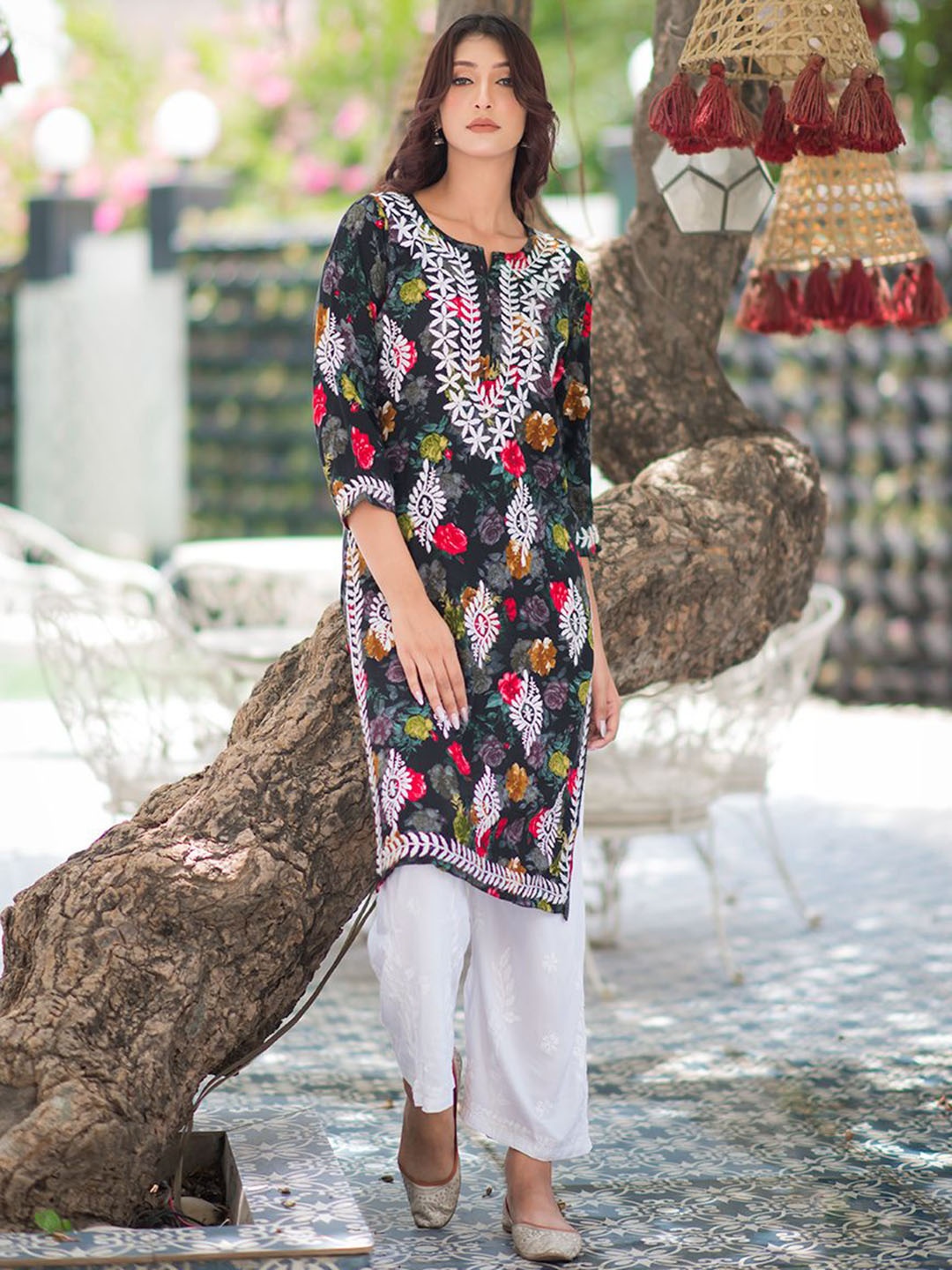 

Rangreza Ethnic Floral Embroidered & Printed Chikankari Notched Round Neck Straight Kurta, Black