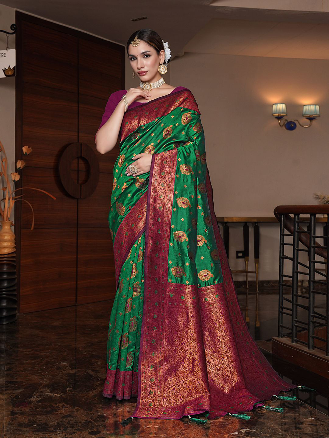

JUST FASHION Ethnic Motifs Woven Designed Zari Banarasi Saree, Green
