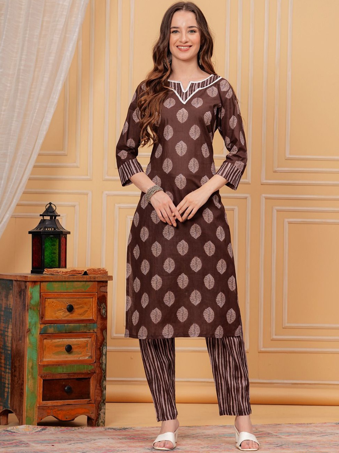 

JVSP FASHION Ethnic Motifs Printed Notched Neck Pure Cotton Straight Kurta with Trousers, Brown