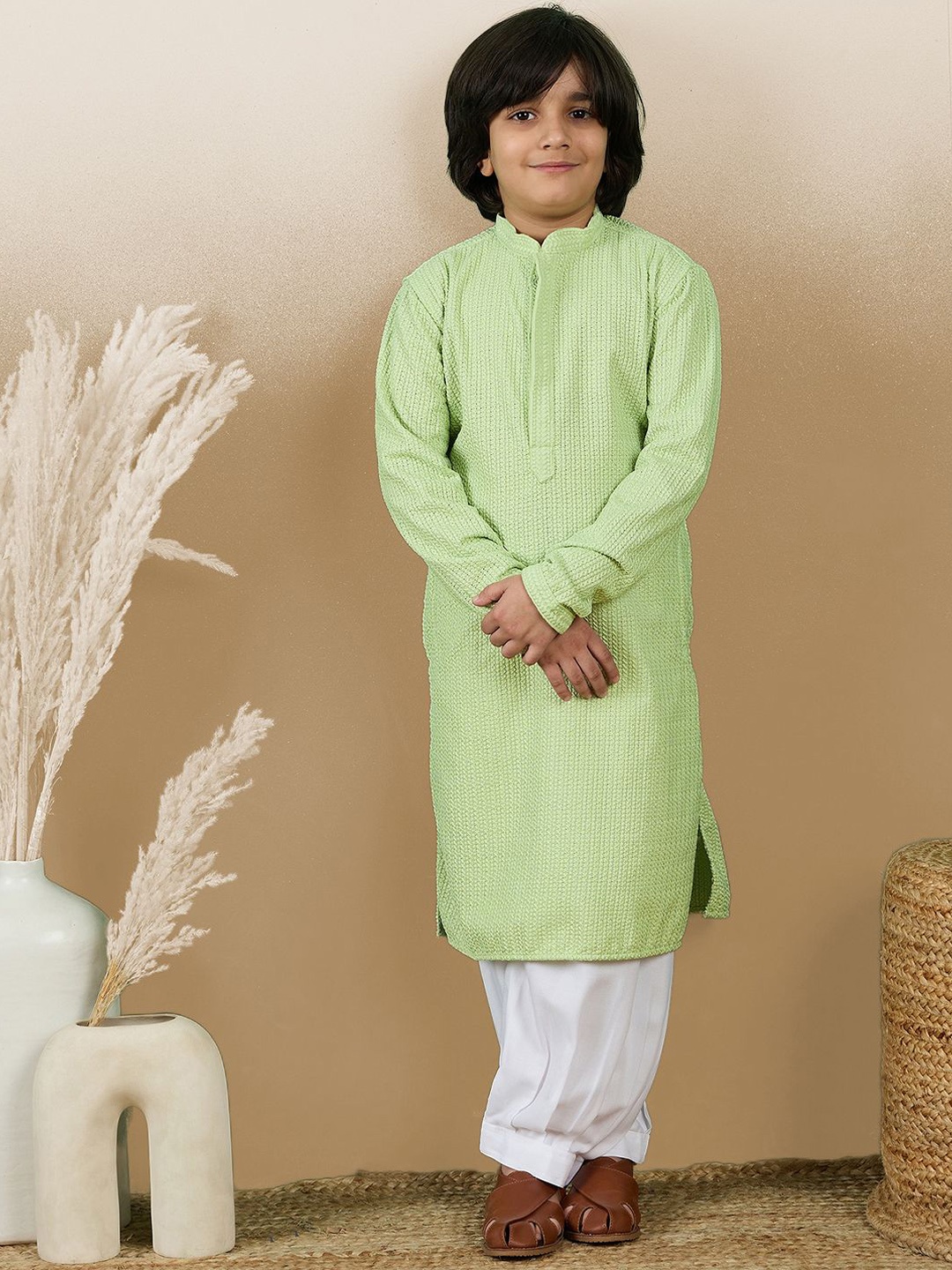 

Sanwara Boys Embroidered Chikankari Mandarin Collar Regular Kurta with Patiala, Green