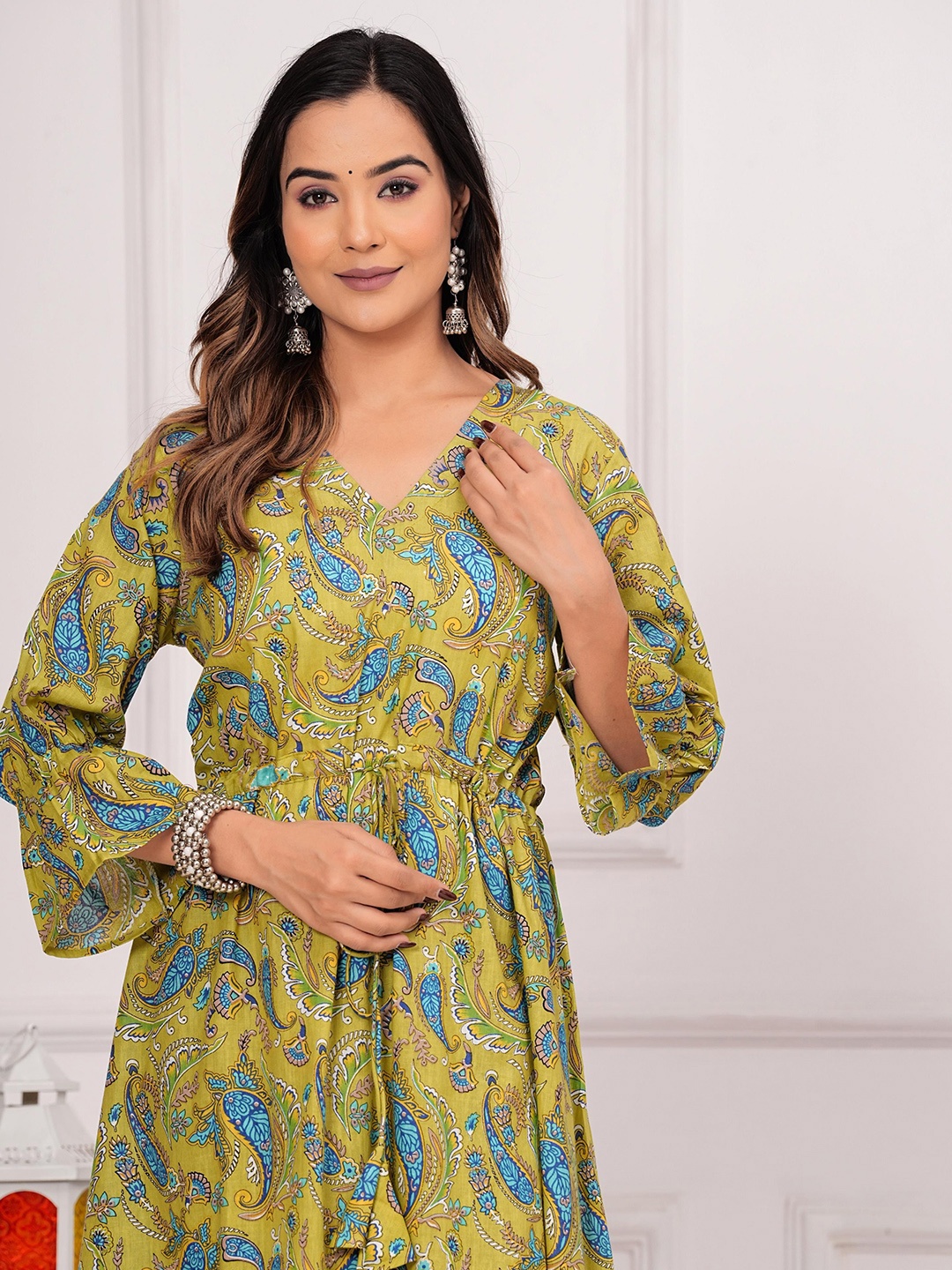 

Shikhaa Style Women Print Bell Sleeve Layered Fit and Flare Midi Dress, Green
