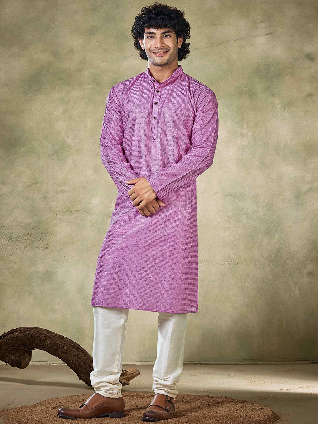 

Vardha Geometric Embroidered Sequinned Mandarin Collar Straight Kurta, Purple