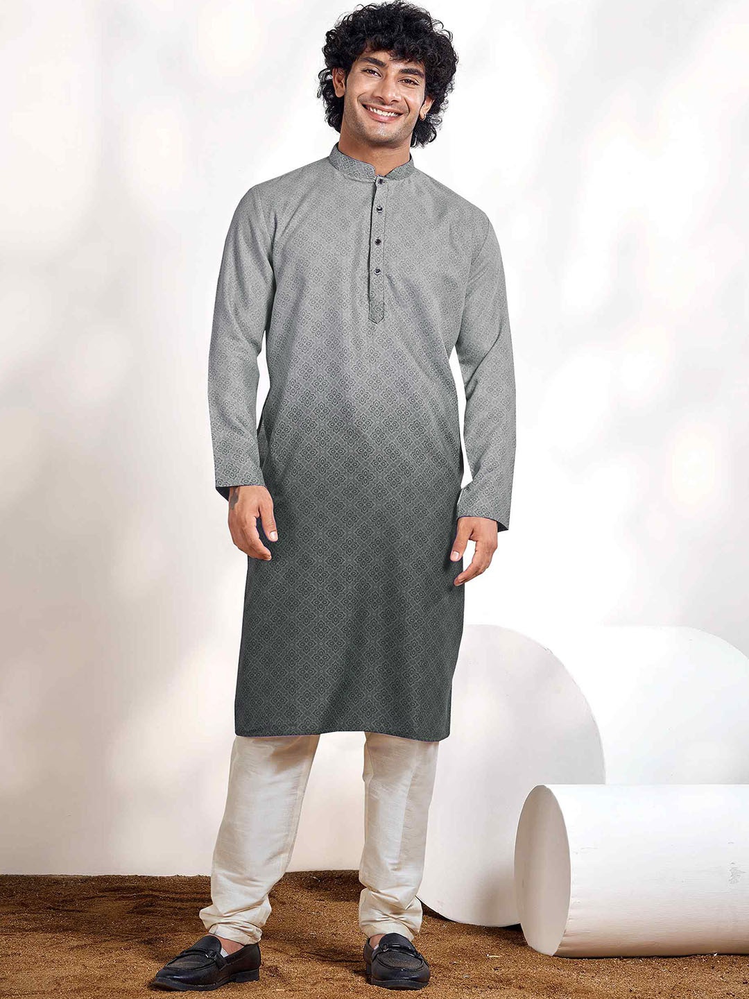 

Vardha Floral Printed Shaded Mandarin Collar Cotton Straight Kurta, Grey