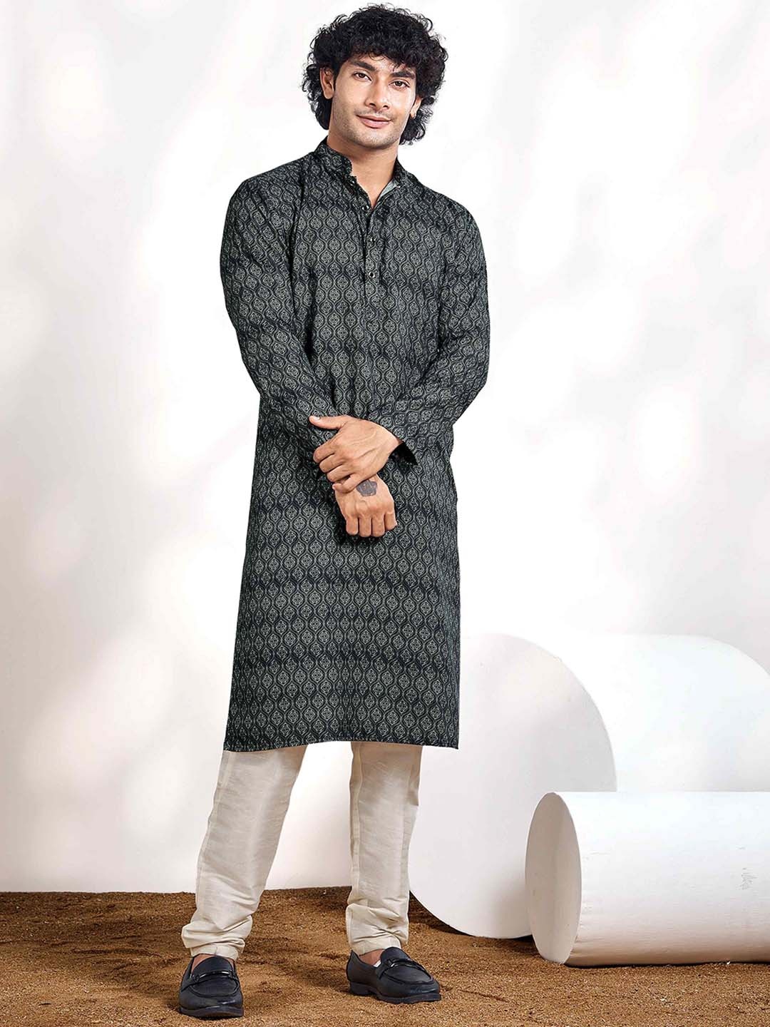 

Vardha Ethnic Motifs Digital Printed Mandarin Collar Cotton Straight Kurta, Black