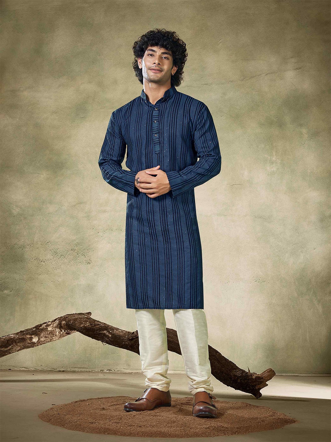 

Vardha Striped Embroidered Sequinned Mandarin Collar Straight Kurta, Blue