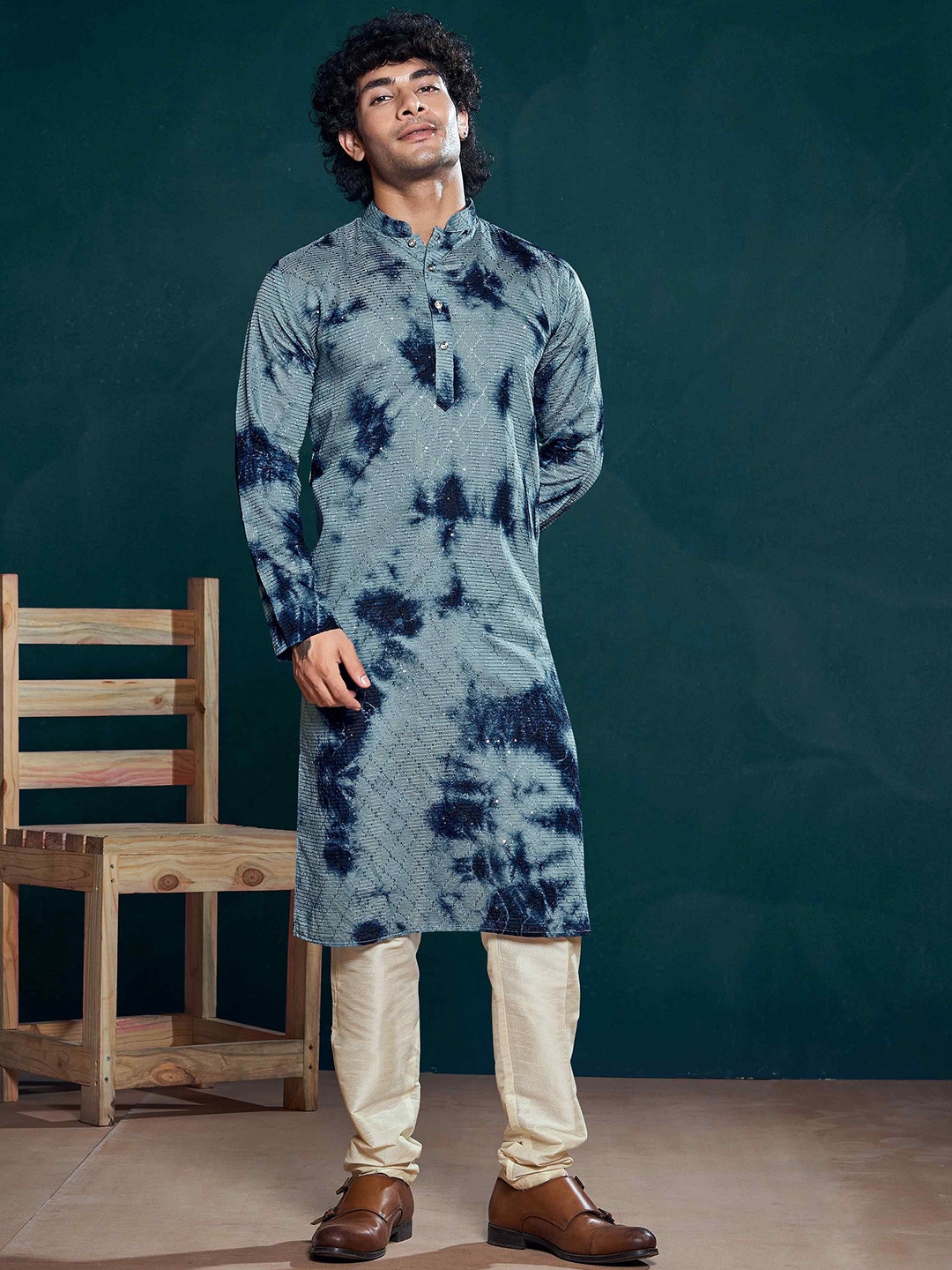 

Vardha Shibori Tie & Dye Sequinned Stitched Mandarin Collar Straight Kurta, Blue