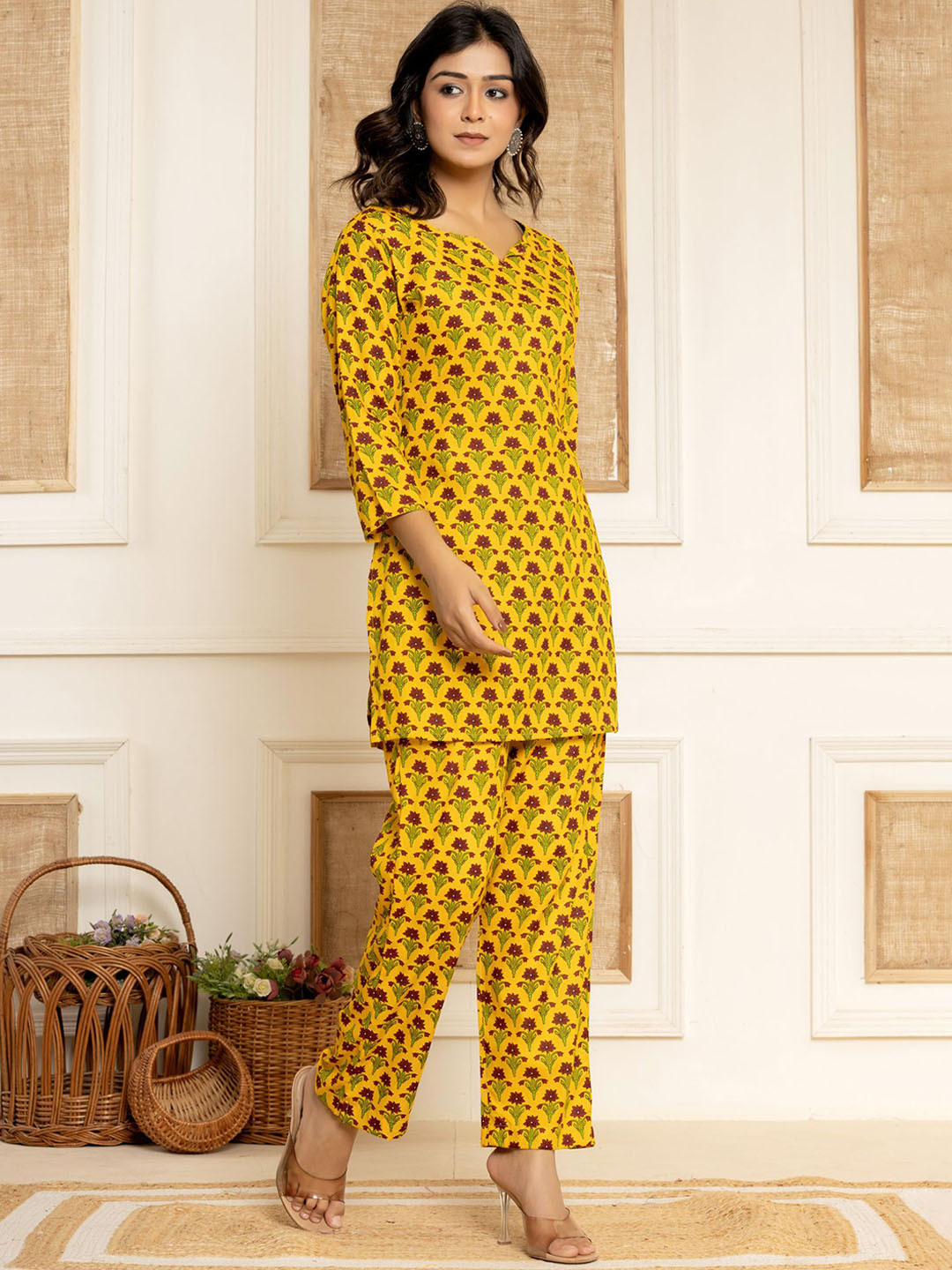 

DHANOTA Women Printed Night suit, Yellow