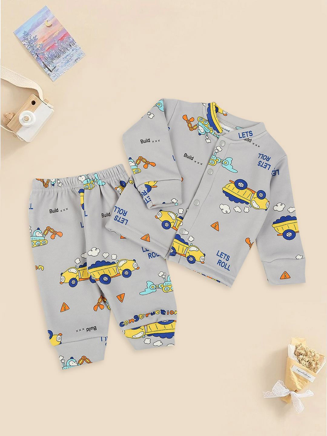 

MeeMee Boys Printed Night suit, Grey