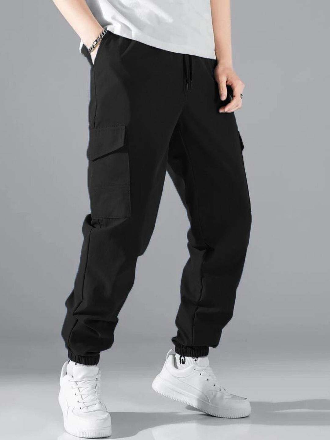 

TABADTOD Men Solid Relaxed Regular Fit Mid-Rise Joggers Trousers, Black